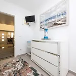 Dina House Apartament *