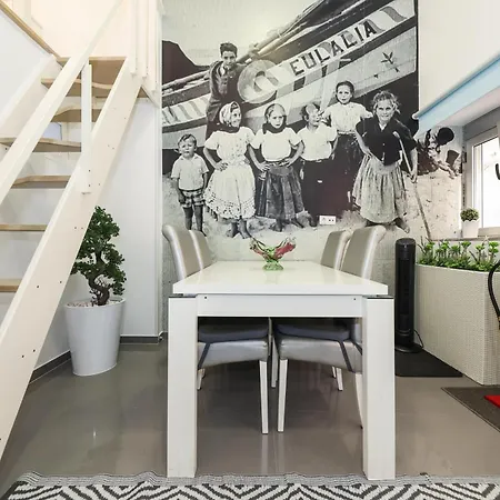 Dina House Nazaré