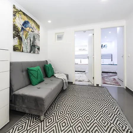 Apartman Dina House