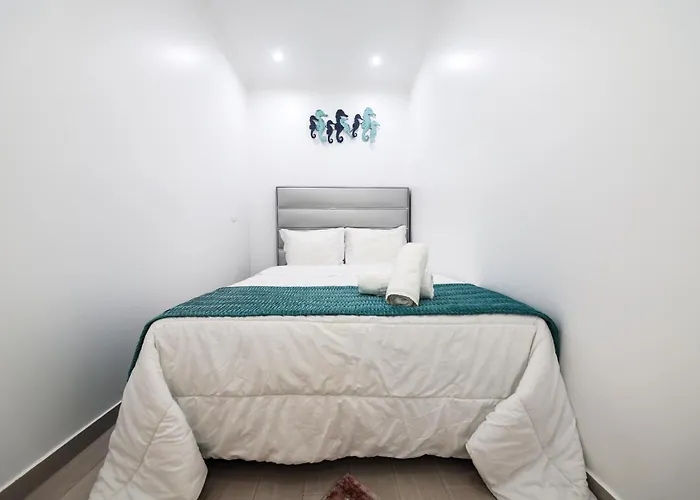 Dina House * נאזרה