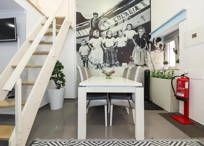 Dina House Nazaré